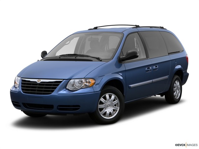 2007 chrysler town and country van