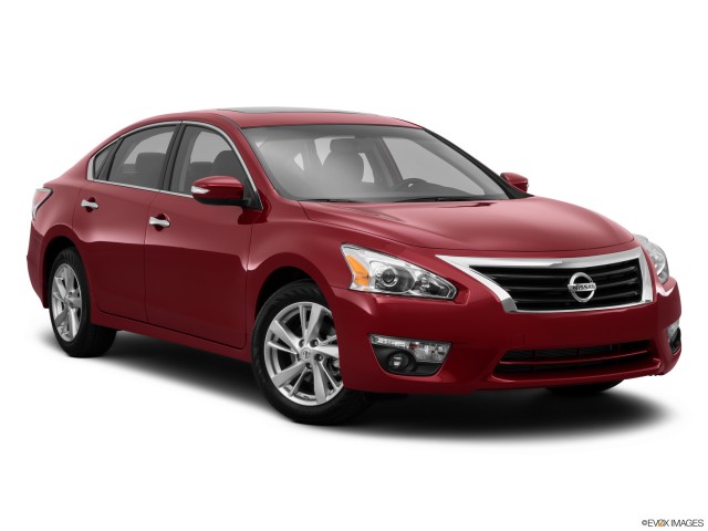 2015 Nissan Altima Front passenger 3/4 w/ wheels turned.