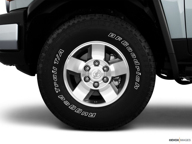2010 Toyota Fj Cruiser 4wd 4dr Auto Reviews Price Features Specs