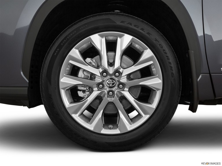 2020 Toyota Highlander Hybrid Tire Closeup