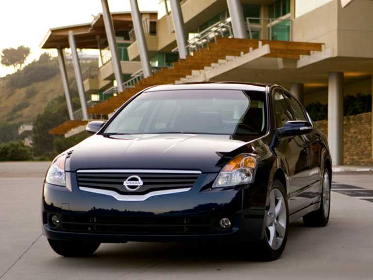 Blue 2009 Nissan Altima From Front Side