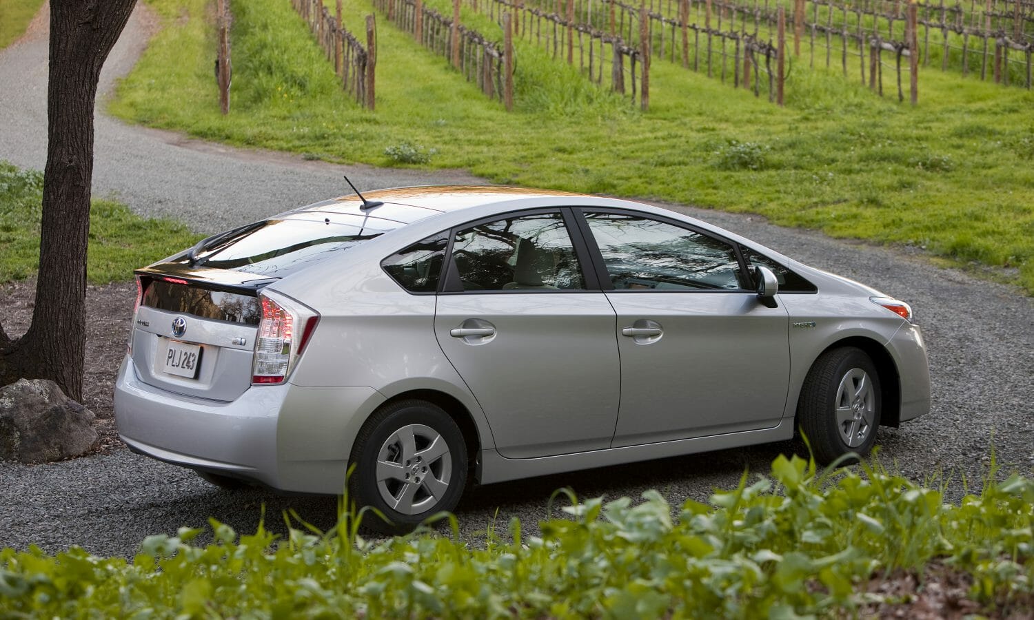 2011 Toyota Prius Review: An Affordable Class-Leading Hybrid Hatchback  