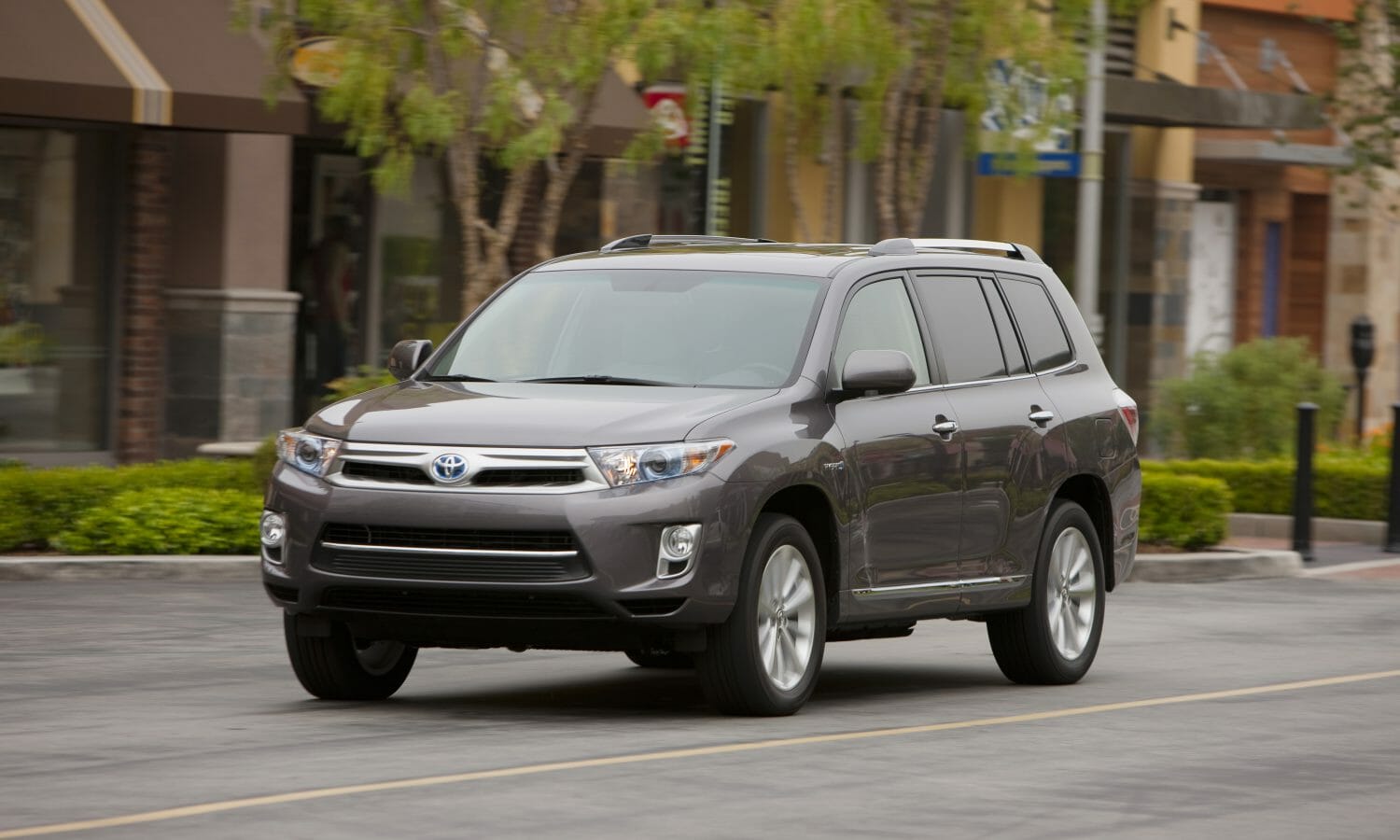 2011 Toyota Highlander Review: A Midsize SUV That Outlasts The Competition