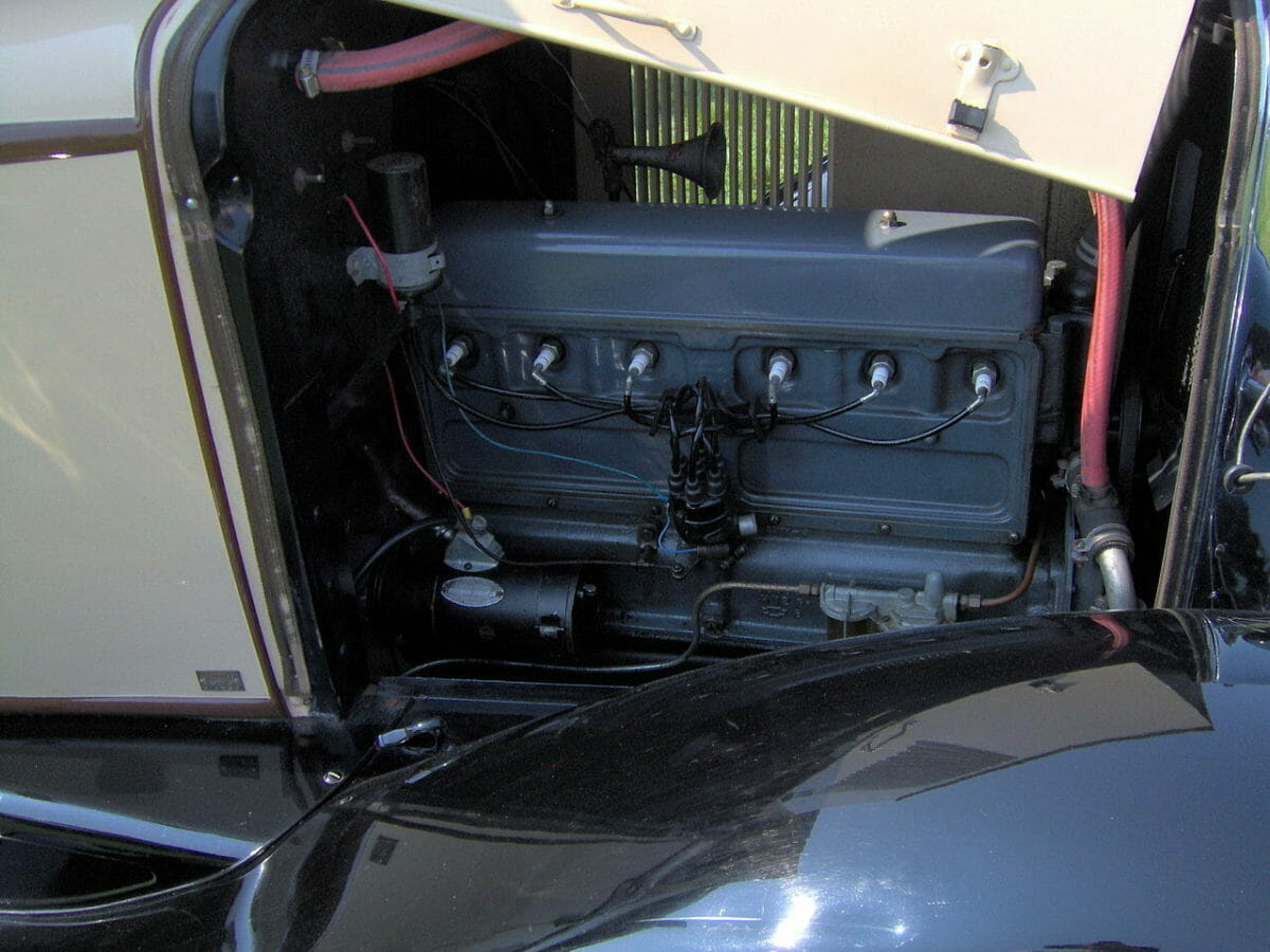 1929 Chevrolet 235 Engine - Photo by sfoskett / Wikipedia