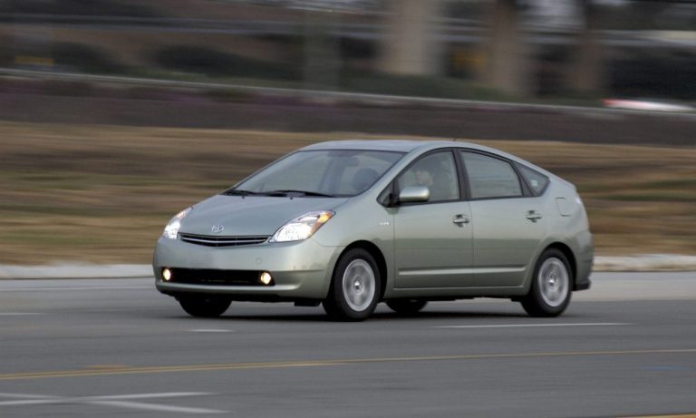 2008 Toyota Prius Review: Hybrid Car We Recommend With An Extremely Reliable Engine