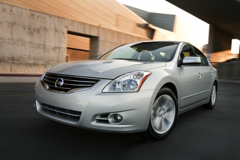 2010 Nissan Altima Review: A Bad Midsize Car, Ridden With Problems and A Short Lifespan