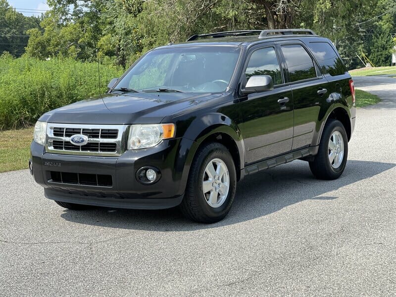 2011 Ford Escape Review: A Compact SUV With a Lot of Downsides