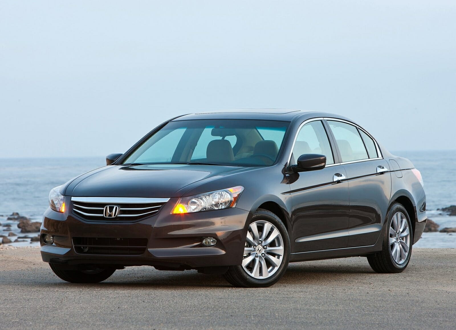 2011 Honda Accord Review: A Fun to Drive Affordable Midsize Car