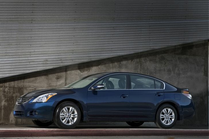 2012 Nissan Altima Review: An Outdated Car With Transmission Problems