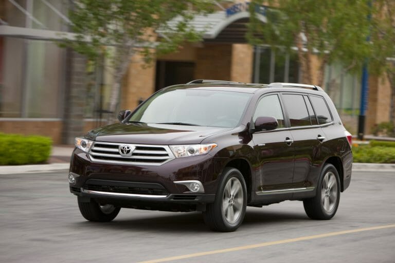 2012 Toyota Highlander Review: One Of The Best Midsize SUVs That Outlasts The Competition