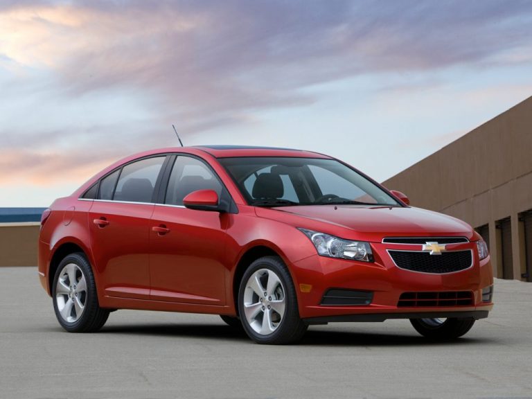 2013 Chevrolet Cruze Review: A Bland Sedan With Some Expensive Problems