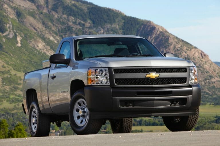 2013 Chevrolet Silverado’s Problems with Cracking Dashboards are Overshadowed by Airbag Recalls