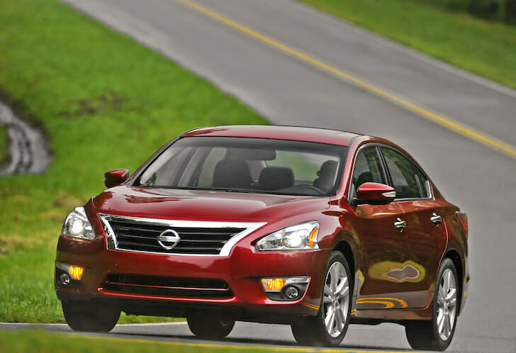 2013 Nissan Altima Offers Two Reliable Engine Options: A 2.5L Four-cylinder and 3.5L V6