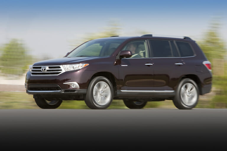 2013 Toyota Highlander Engine Options Consist of Entry-level 2.7L Four-cylinder, Buttery-smooth V6, and Hybrid Offering 28 MPG