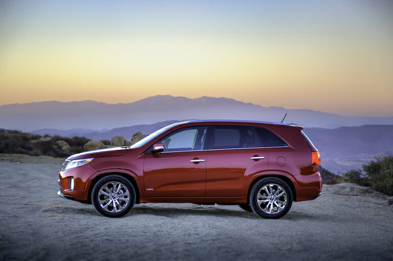 2014 Kia Sorento Problems Range From Expensive Engine Overhauls to Dim Headlights and Flawed Airbags