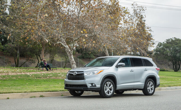 Problems With the 2014 Toyota Highlander are Defective Seatbelts and Electrical Issues