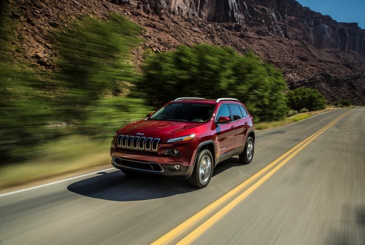 2015 Jeep Cherokee Engines Include Four- and Six-cylinder Options, Both Delivering Decent Fuel Efficiency