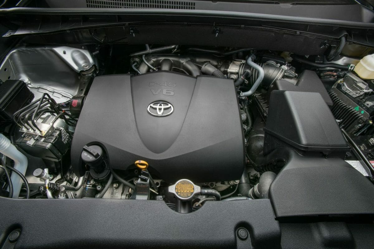 Toyota Highlander 3.5-liter V6 engine - Photo by Toyota