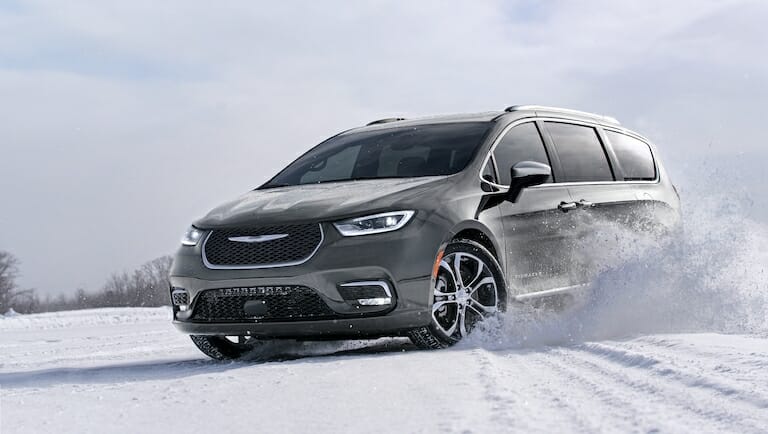 The 2022 Chrysler Pacifica offers available all-wheel drive (AWD) with the most advanced AWD system in its class, and the only one to offer AWD along with Stow ’n Go seating.