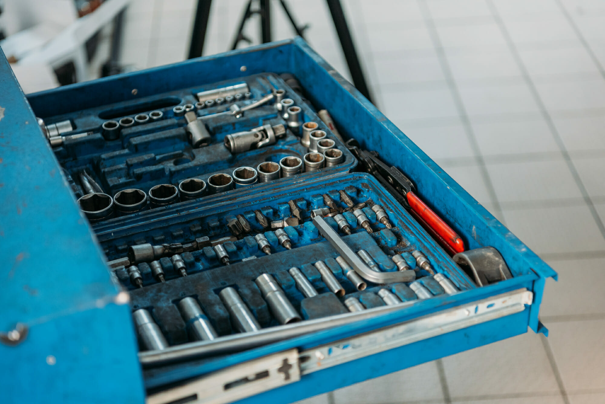 What Are the Best Tools for Fixing Cars at Home?