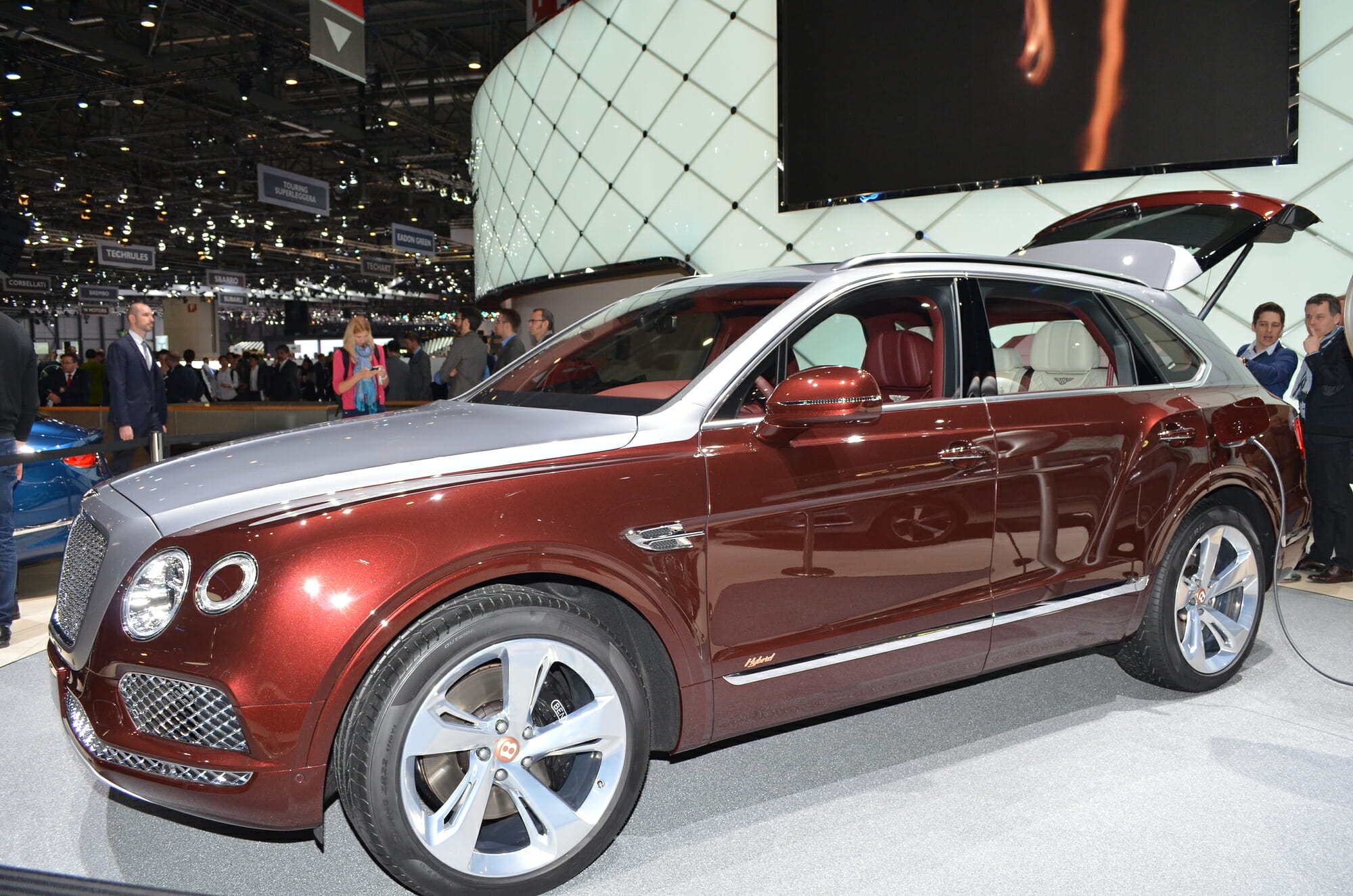 Two-tone Bentley Bentayga Hybrid at autoshow - Vehicle HIstory
