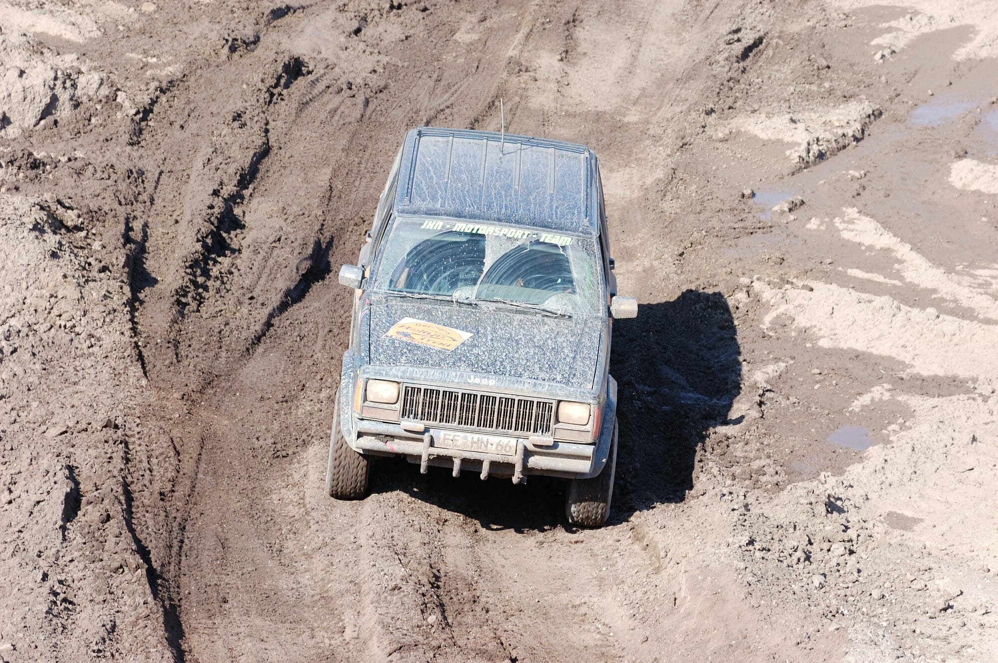 Jeep Grand Cherokee at offroad rally competition
